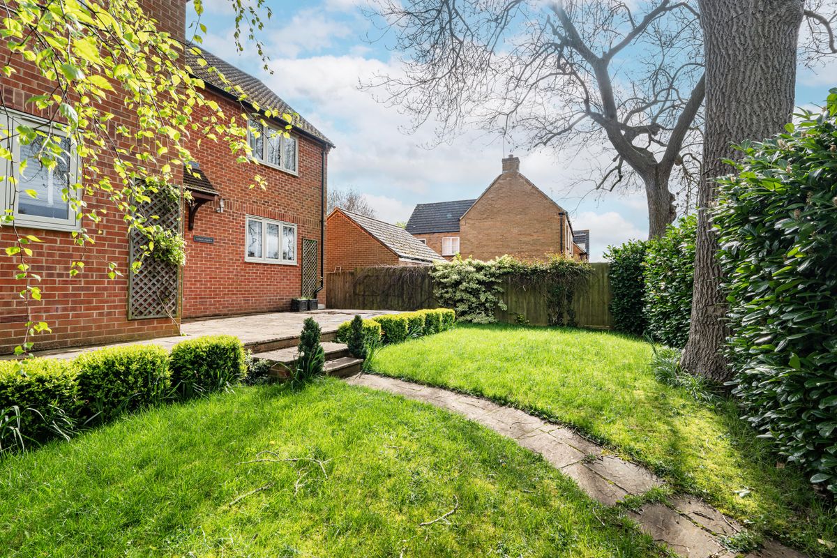 4 bedroom Detached for sale in Tadmarton Road, Bloxham, OX15 Breckon