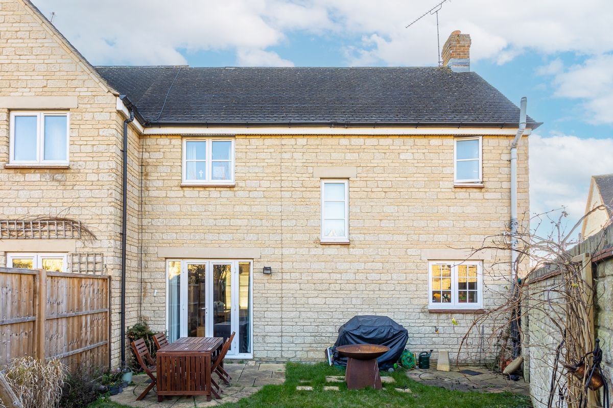 3 Bedroom Semi-detached For Sale In Hazel Close, Witney, OX28 | Breckon ...