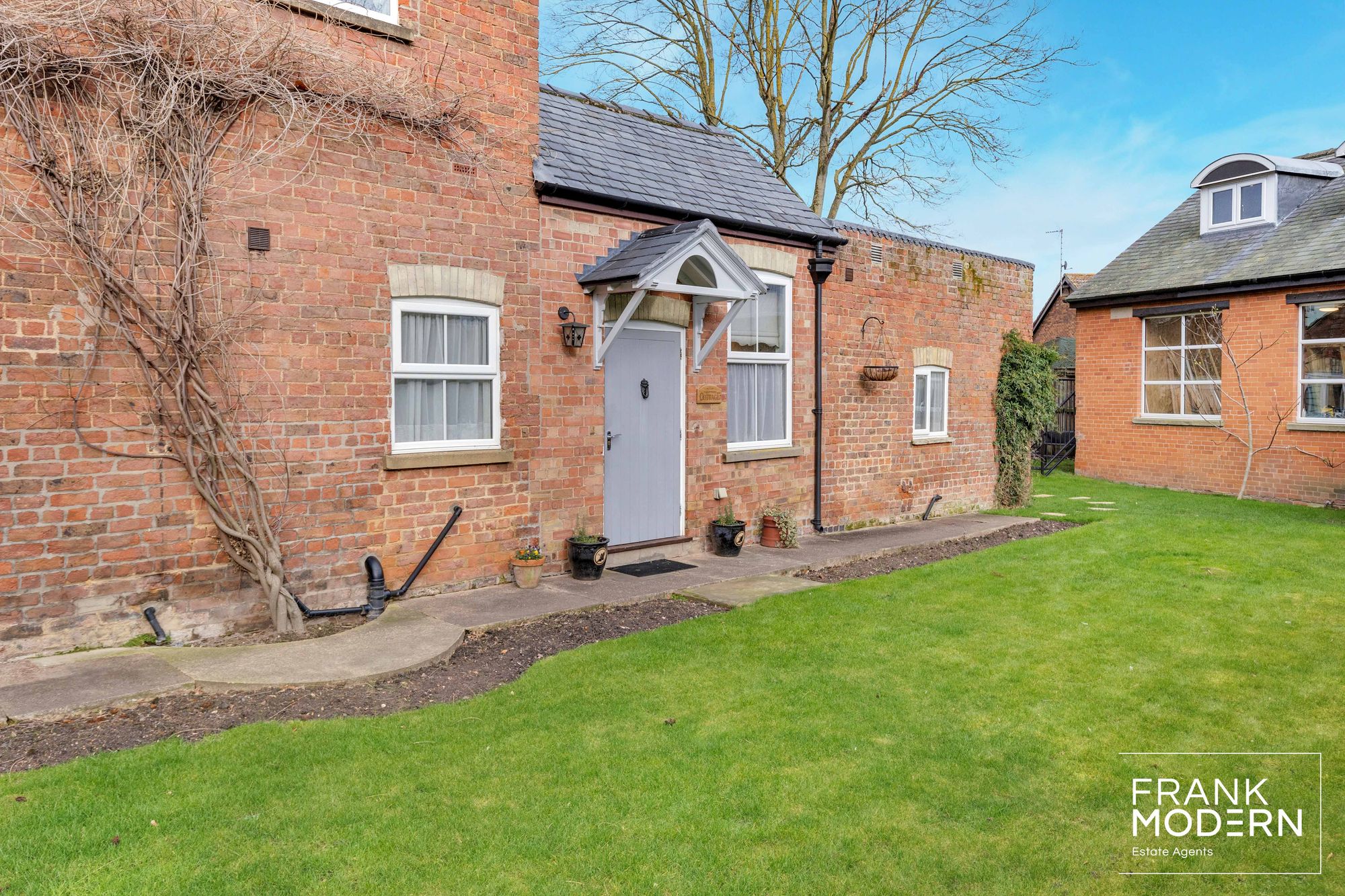 Pinchbeck Road, Spalding, PE11 Frank Modern