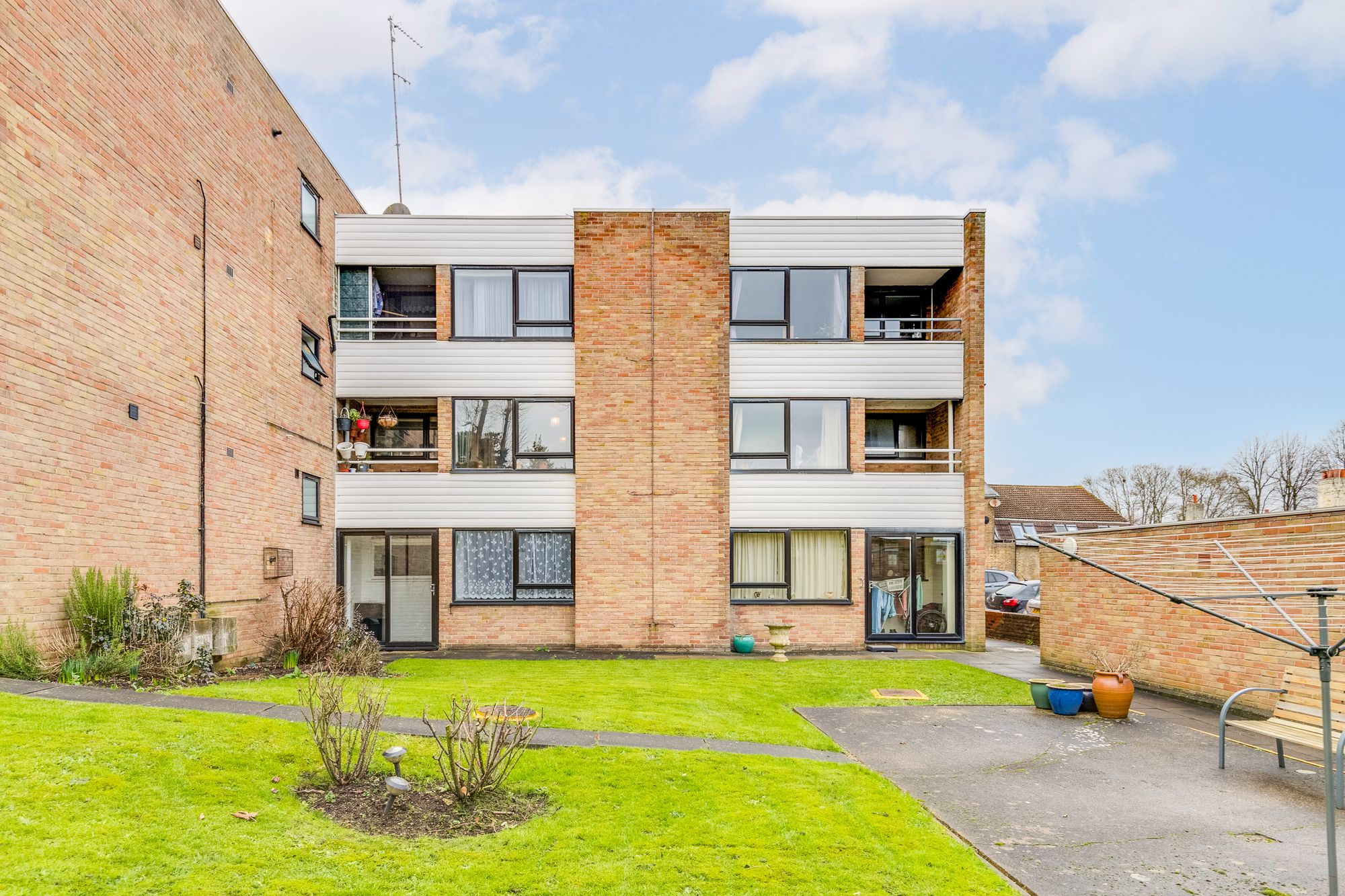 Hoe Lane, Ware, SG12 Elliot Heath