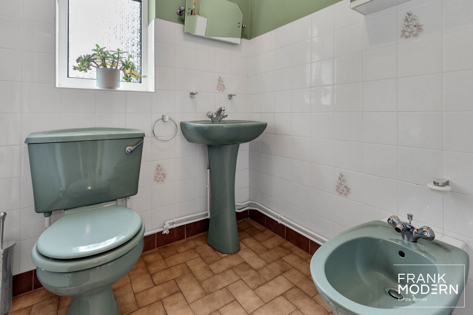 Itter Crescent, Peterborough, PE4 Frank Modern