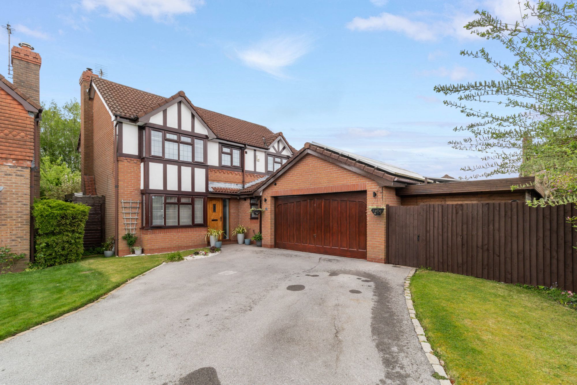 Foxhills Close, Warrington