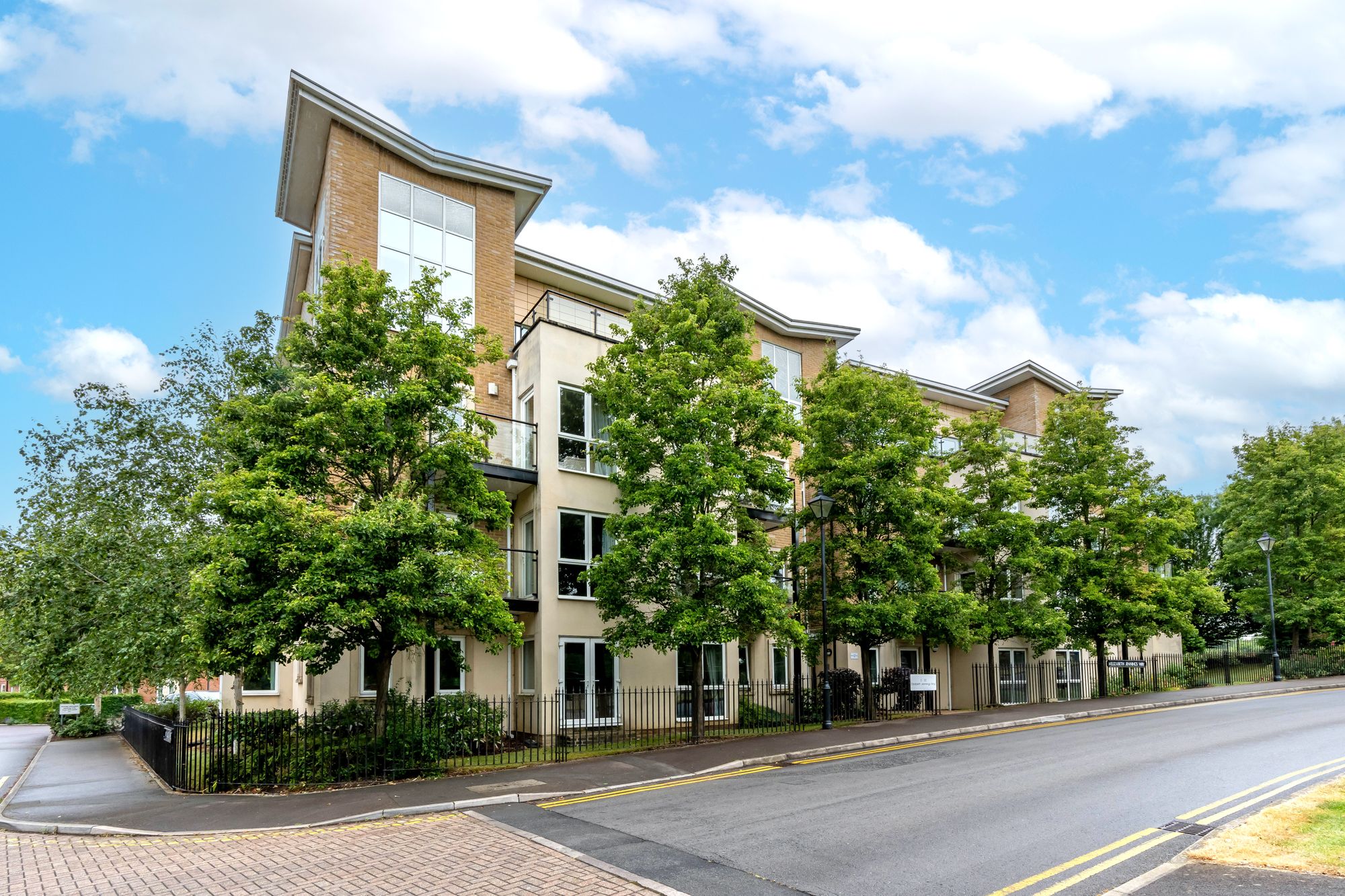 3 bedroom Flat for sale in Elizabeth Jennings Way, Oxford, OX2 Breckon & Breckon