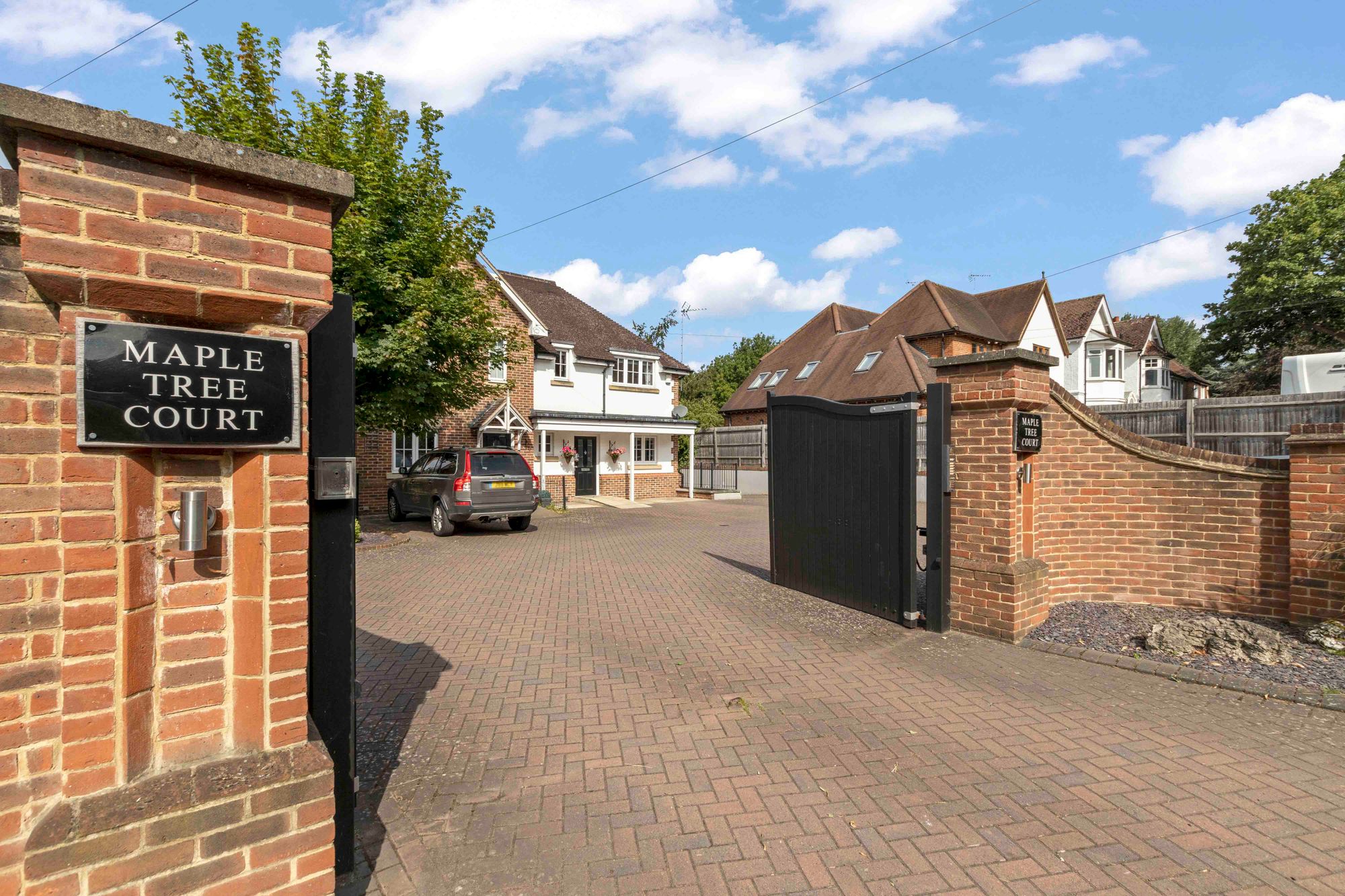 4 Maple Tree Court Oxshott Road Image