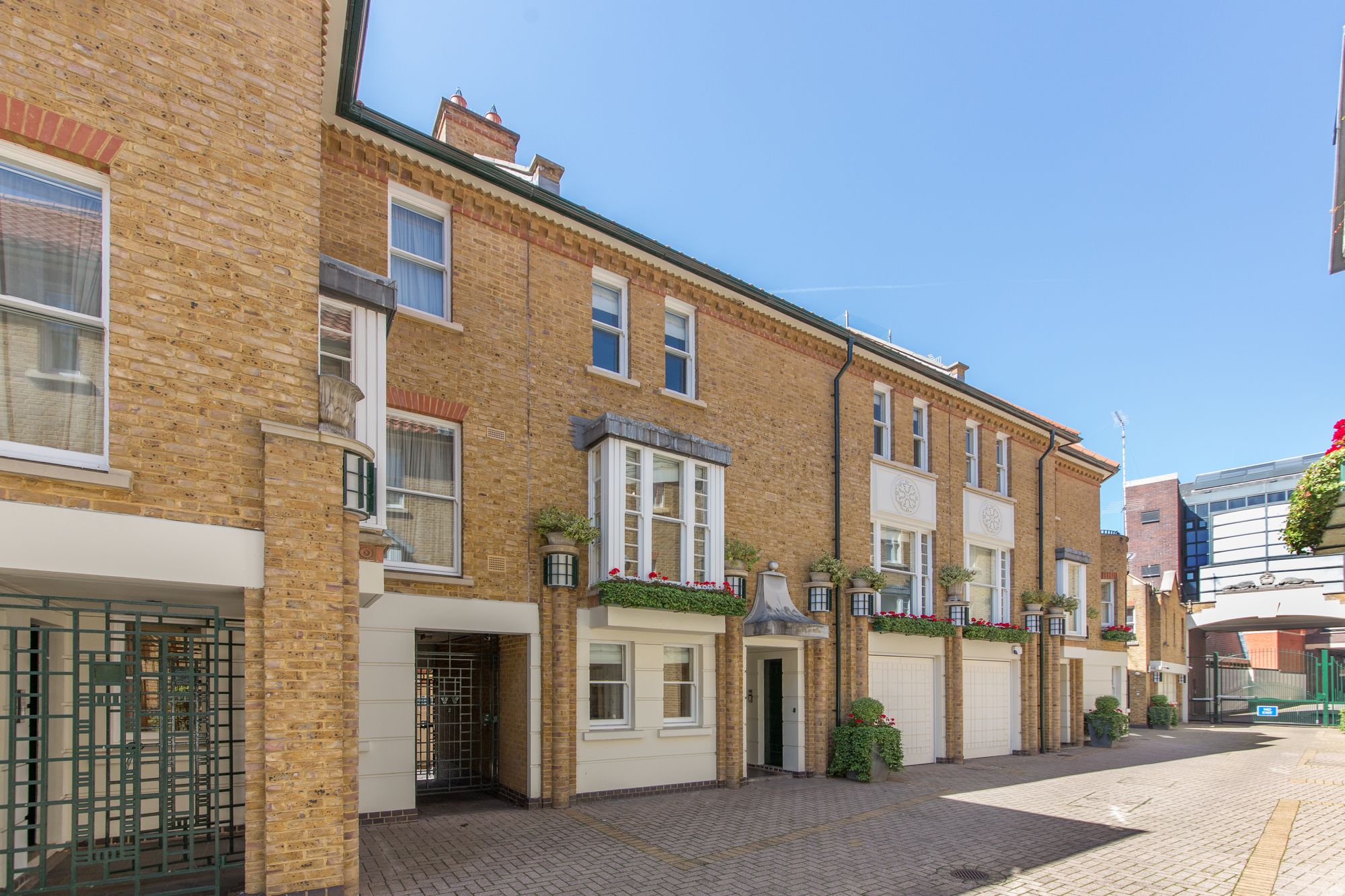 49 Charles II Place Image