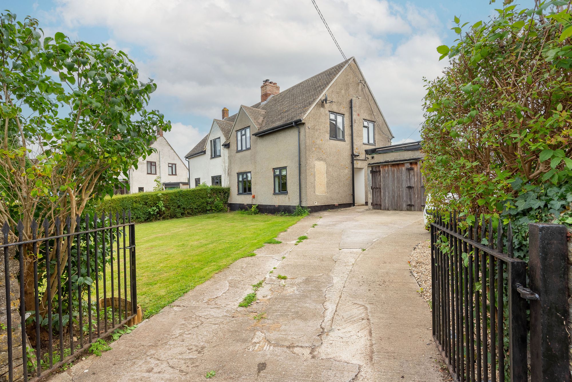 3 bedroom Semidetached for sale in Ardley Road, Fewcott, OX27
