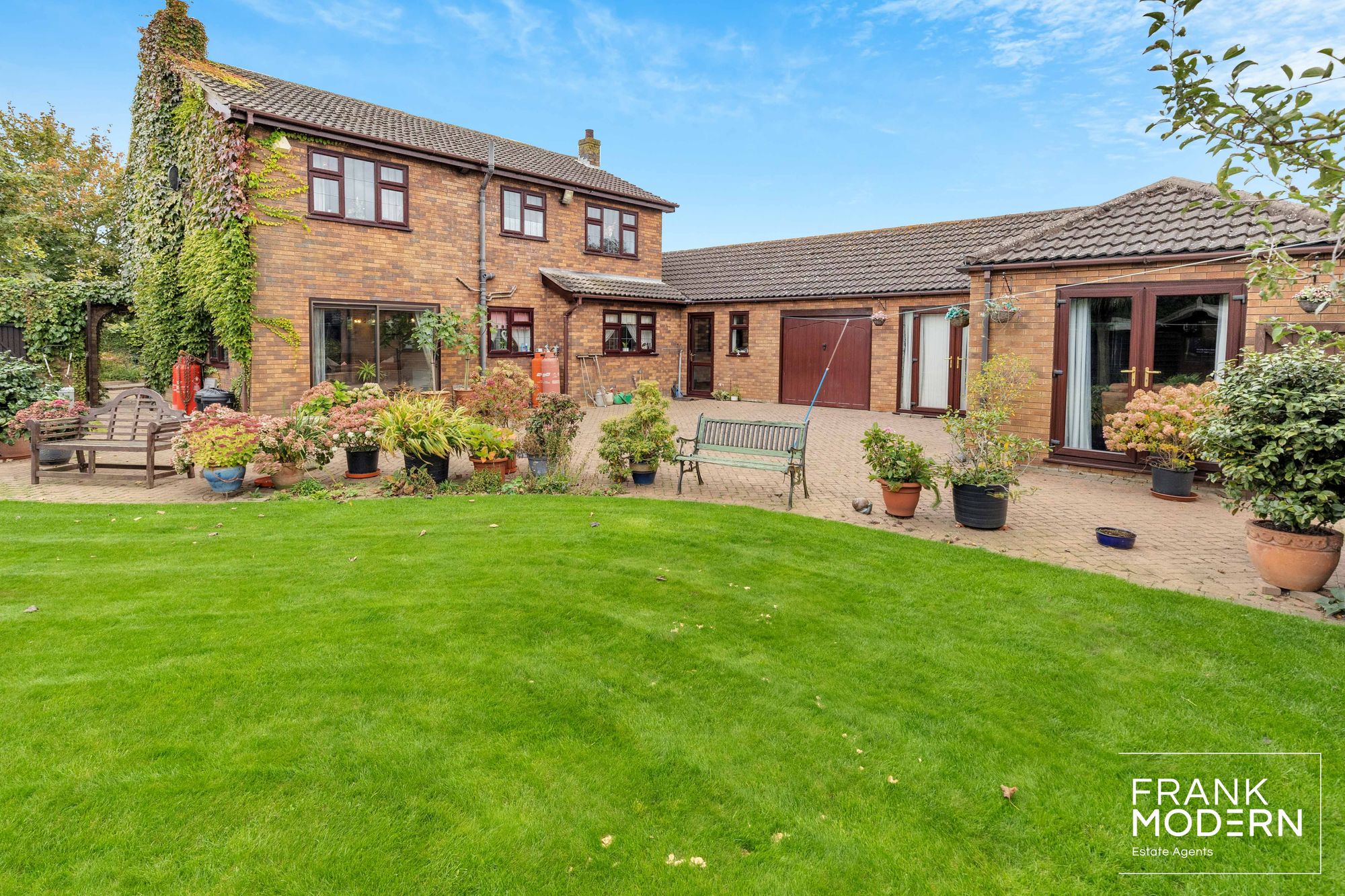 Pipwell Gate, Moulton Seas End, PE12 Frank Modern