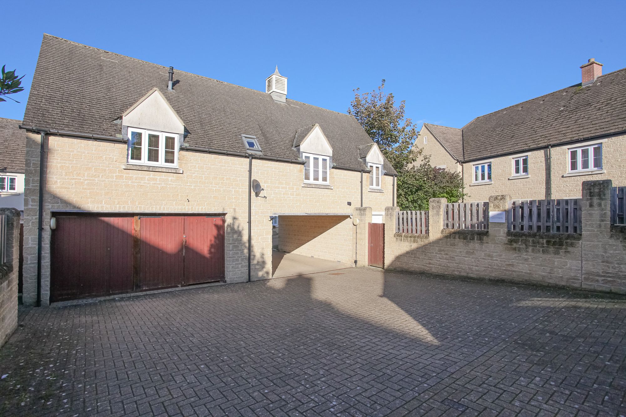 2 bedroom Flat for sale in Northfield Row, Witney, OX28 Breckon & Breckon