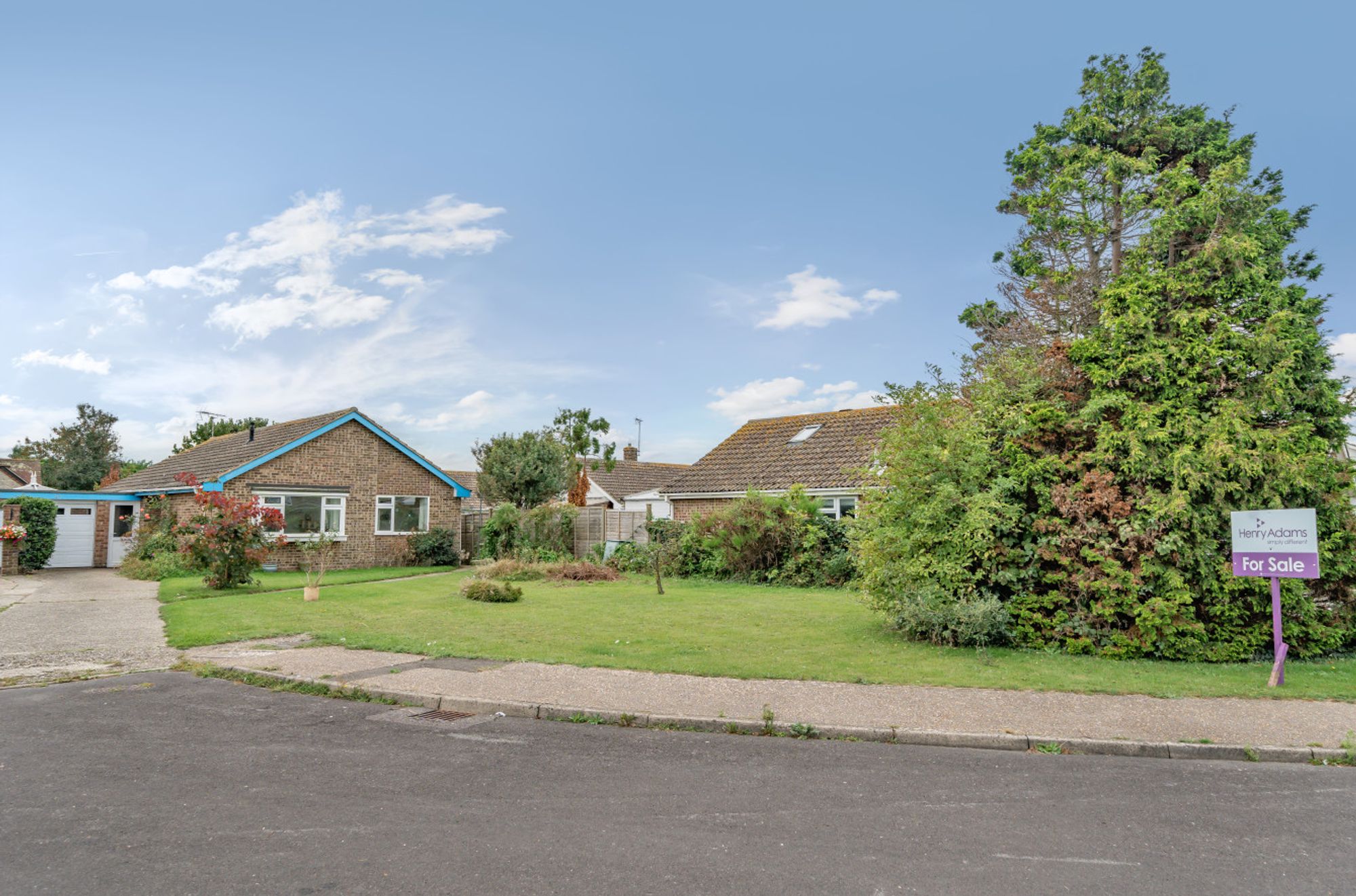 Large Acres, Selsey, PO20