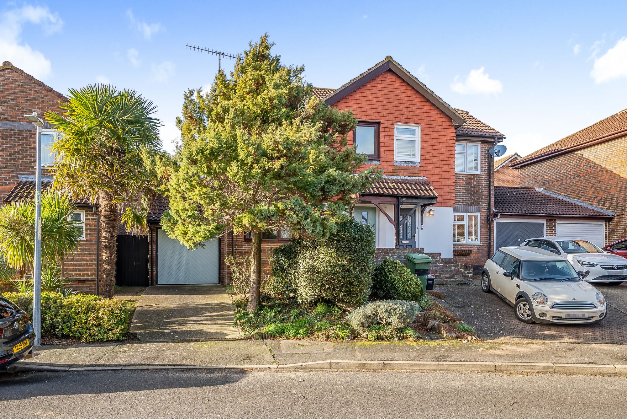 Cremer Place, Faversham, ME13 Sold STC Iliffe & Iliffe